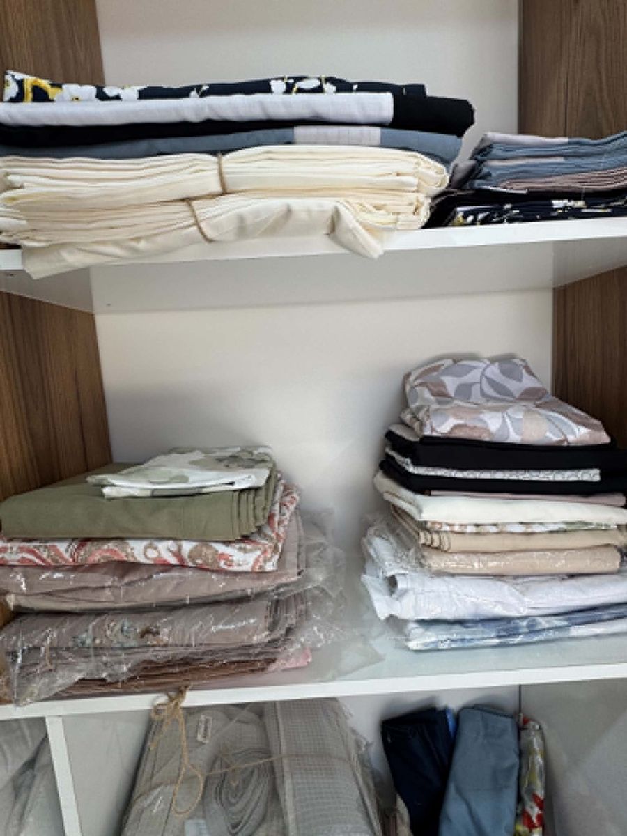 Nappes et serviettes de table pliées en rayon, linge de table Maison de l'île